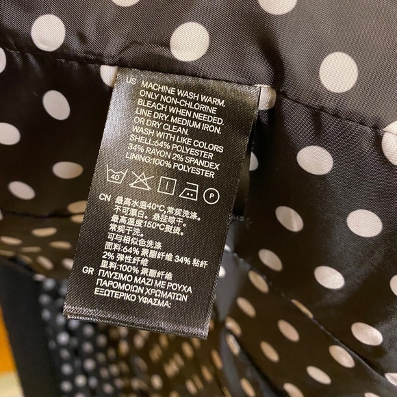 Cropped Black Blazer with Brooch - Picture 3 of 5